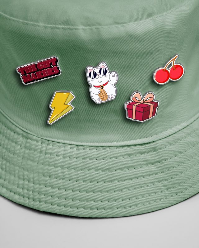 Op zoek naar een leuke en persoonlijke touch voor jouw speciale werkgelegenheid? Of het nu gaat om een bedrijfsjubileum of een teamuitje, wij maken jouw pin met zorg op maat. Zo geef je elke tas, pet of kledingstuk net dat beetje extra. Little pins, big impact!
#pins #gift